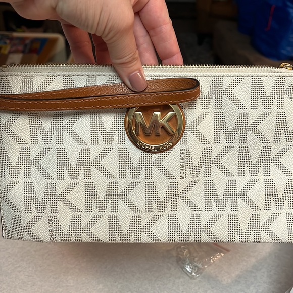 Michael Kors Wrislet - Picture 2 of 9